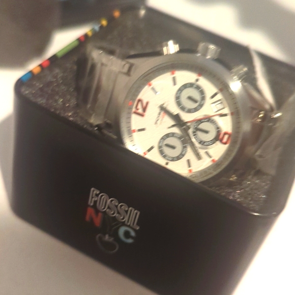NWT Fossil Watch - Unisex - Picture 2 of 7